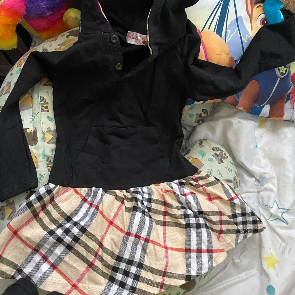 Lil girl dress fits like a 6 instead of a 7